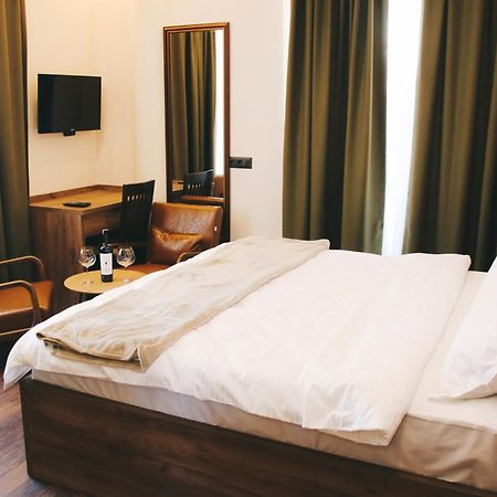 Hotel Rozafa Suhareke Екстериор снимка