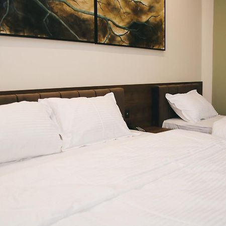 Hotel Rozafa Suhareke Екстериор снимка