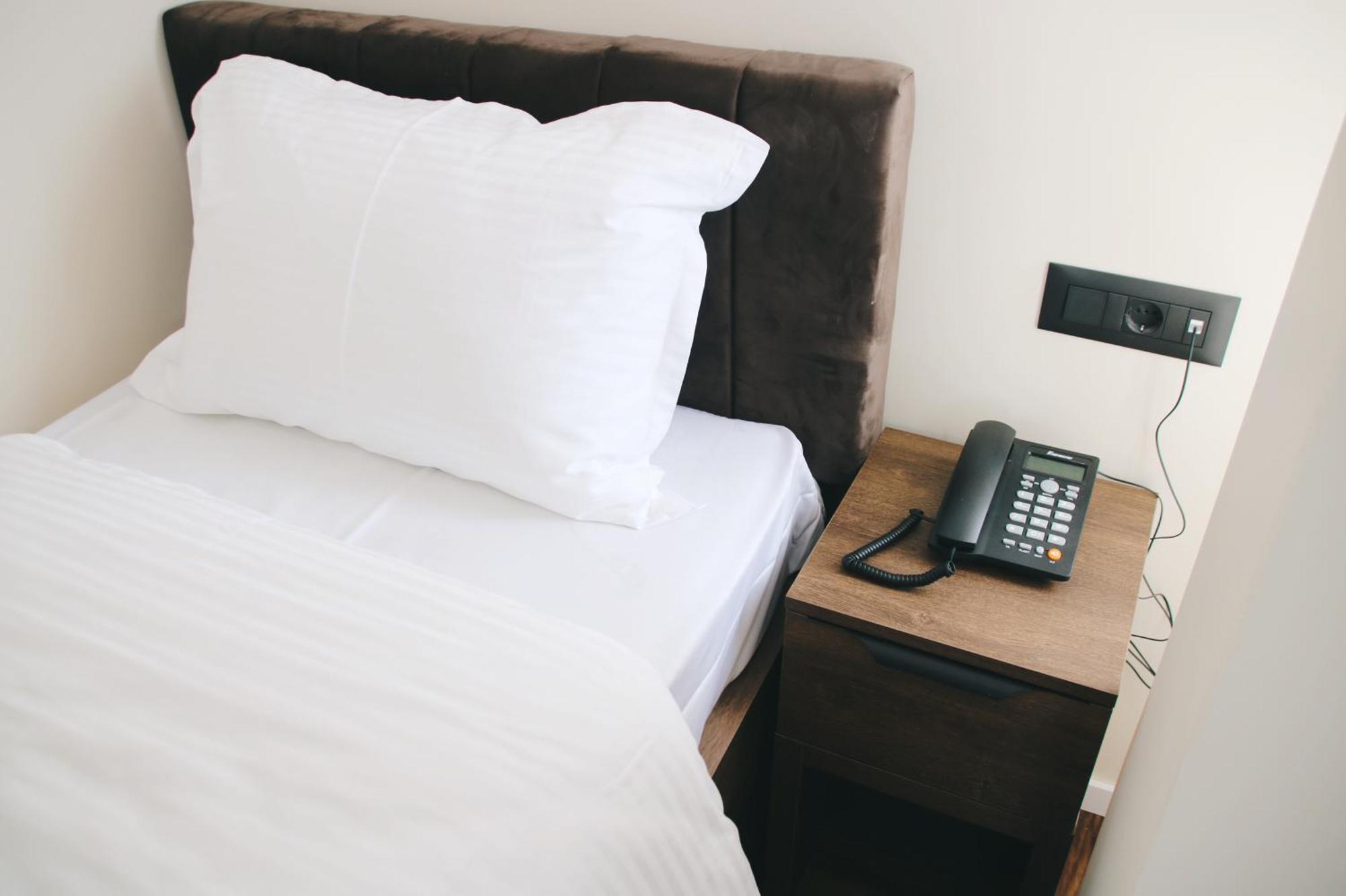 Hotel Rozafa Suhareke Екстериор снимка