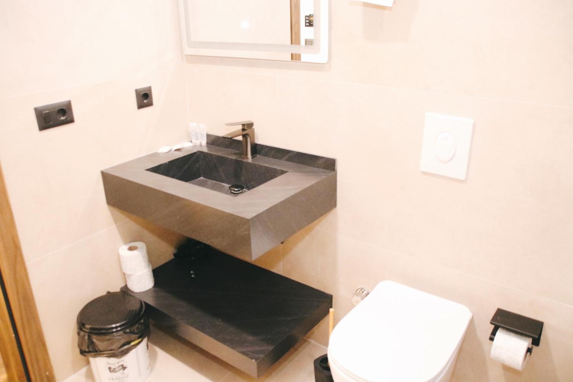 Hotel Rozafa Suhareke Екстериор снимка