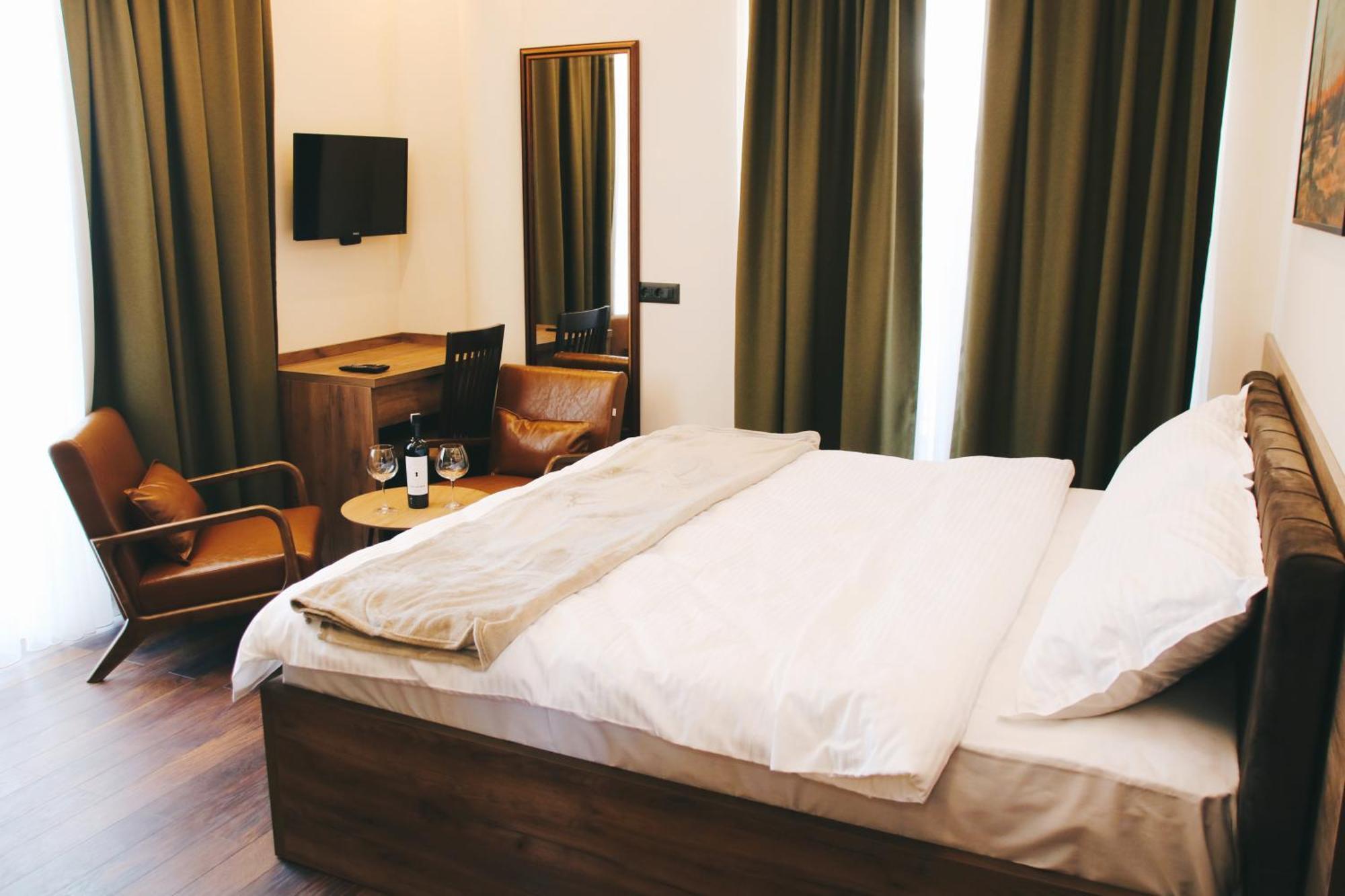 Hotel Rozafa Suhareke Екстериор снимка