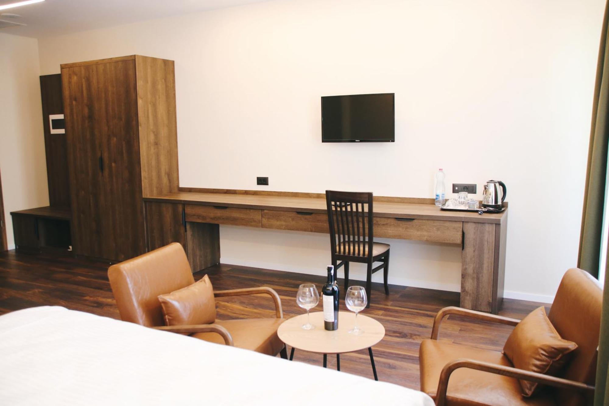 Hotel Rozafa Suhareke Екстериор снимка